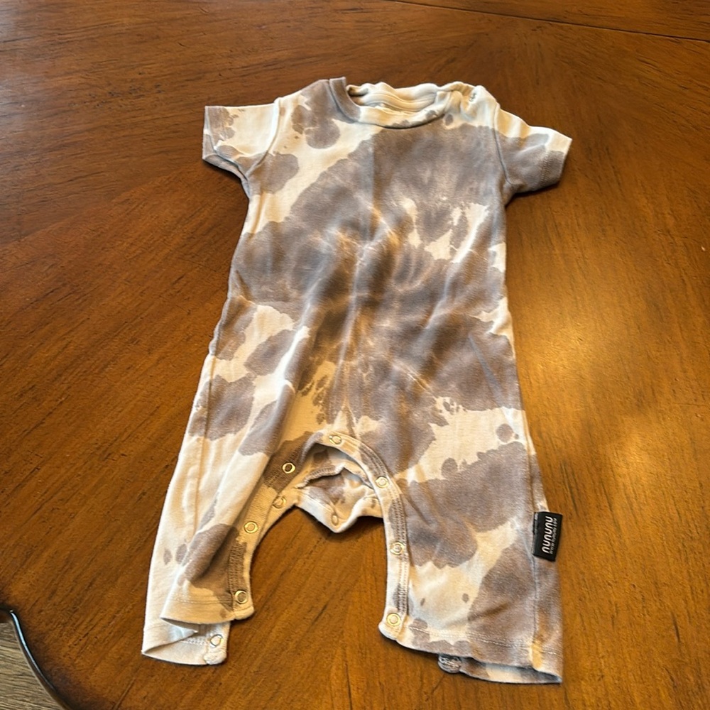 Nununu tie dye onesie